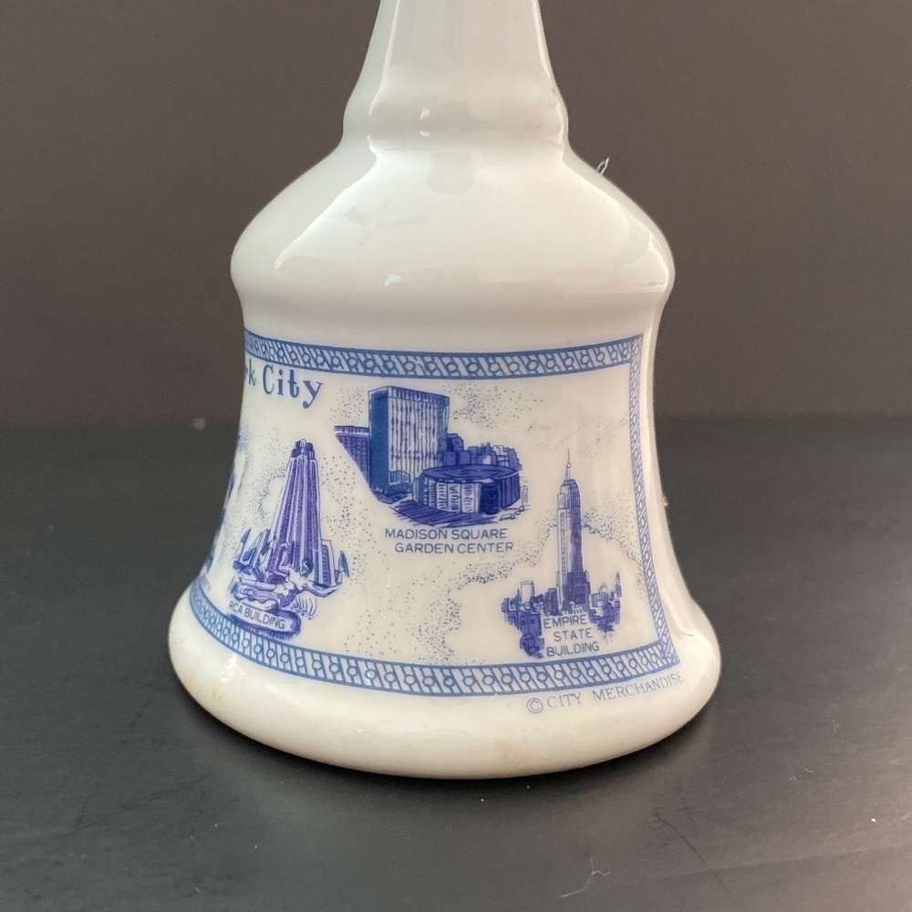 Vintage New York City Souvenir Bell w Twin Towers - Picture 2 of 7